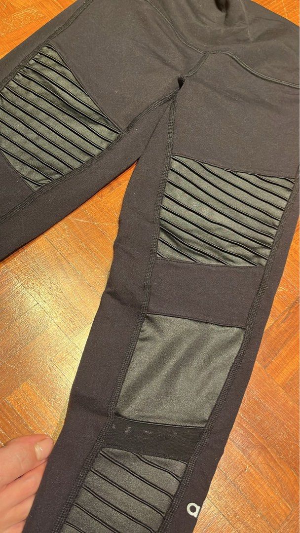 Alo Yoga Moto Leggings - Black - Size S (Category: Activewear) located in Singapore. Submitted by melissa.qiang (Listing ID 1439368467, Image 1). Description: - Alo Yoga Moto leggings - Black color - Size S - Ribbed detailing - Flattering fit - Made in Vietnam - Perfect for yoga, workouts, or casual wear.