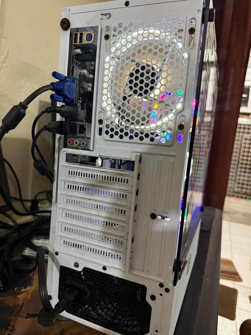 Amd ryzen system unit (Category: Desktops) located in Manila. Submitted by happyearth.953a15 (Listing ID 1439257720, Image 2). Description: Amd ryzen system unit Ryzen 3 3200G BioStar A320MH 2.0 mobo AMD Radeon Vega 8 Graphics 8gb ram ddr4 single 120gb ssd Windows 11 pro OS PSU with tempered casing Wala lang backplate With power cord 💸💸 7,500 Location: San Andres bukid manila Pick up or deliver.