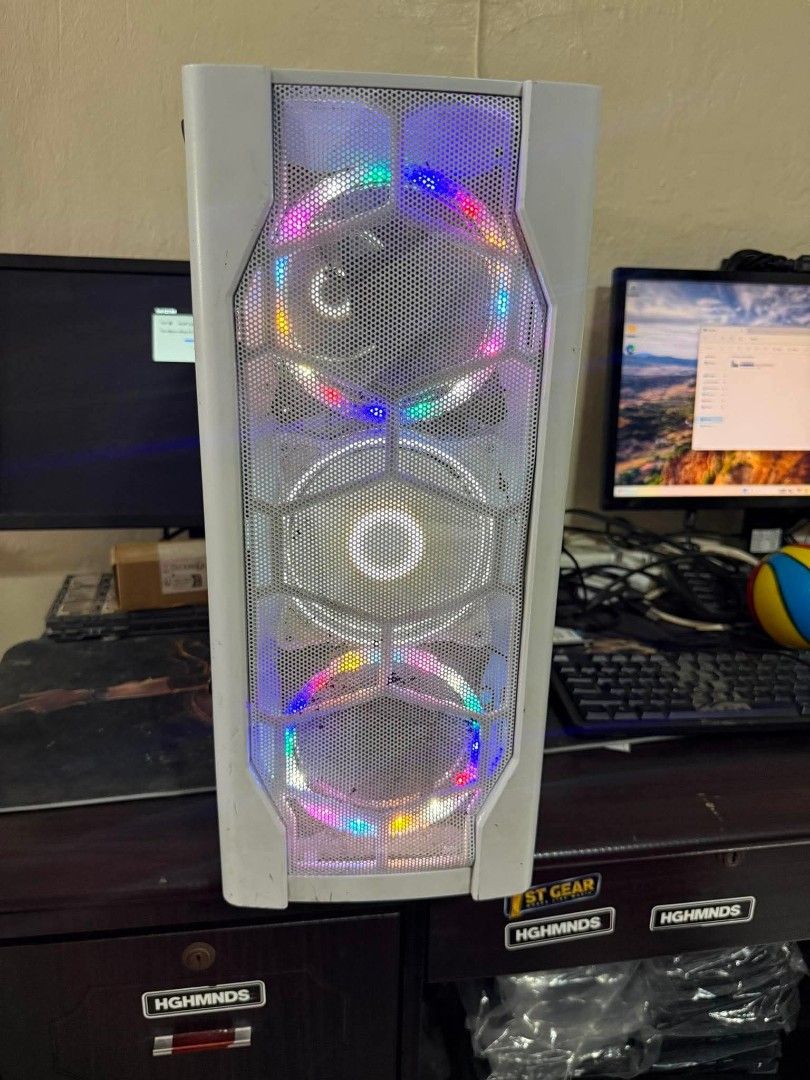 Amd ryzen system unit (Category: Desktops) located in Manila. Submitted by happyearth.953a15 (Listing ID 1439257720, Image 1). Description: Amd ryzen system unit Ryzen 3 3200G BioStar A320MH 2.0 mobo AMD Radeon Vega 8 Graphics 8gb ram ddr4 single 120gb ssd Windows 11 pro OS PSU with tempered casing Wala lang backplate With power cord 💸💸 7,500 Location: San Andres bukid manila Pick up or deliver.
