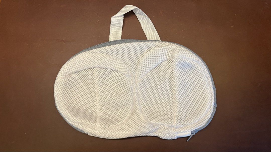 Anti-deformation Zipper Laundry Net — White (Category: Laundry Baskets) located in San Juan City. Submitted by kaelarafer (Listing ID 1439402812, Image 1). Description: Anti-deformation Zipper Laundry Net Used once only RFS: Decluttering .