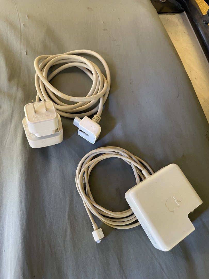 Apple MacBook MagSafe 1 Charger (60W) (Category: Chargers) located in Carmona. Submitted by ed.barraca (Listing ID 1439381225, Image 1). Description: PAALALA: PAKIBASA ANG DESCRIPTION NG ITEM NA ITO BAGO MAGOFFER. For Sale! Apple MacBook MagSafe 1 Charger (60W) ➡️ Model Number: A1184 ➡️ Connector Style: T-shaped ➡️ Power Output: 16.5V - 3.65A 📣 This charger uses a T-style MagSafe 1 connector. Refer to Google kung anong MagSafe version ang gamit 