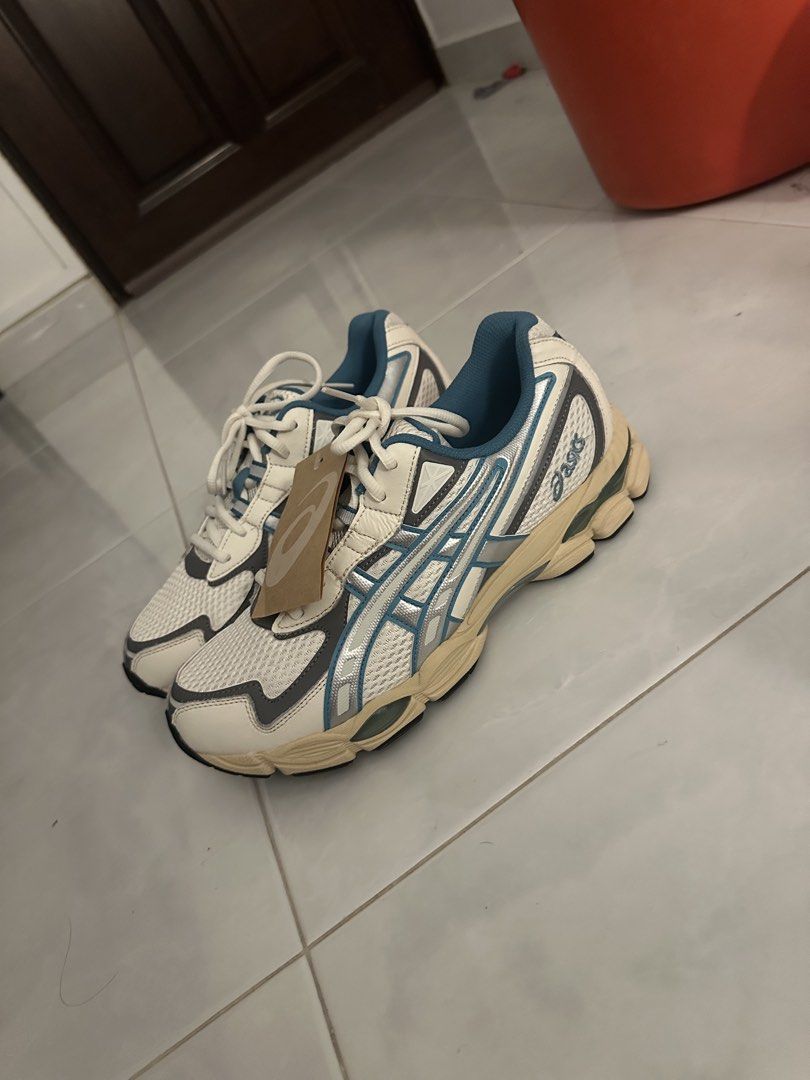 ASICS Gel NYC 2055 (Category: Sneakers) located in Singapore. Submitted by sperkels (Listing ID 1439388292, Image 1). Description: .