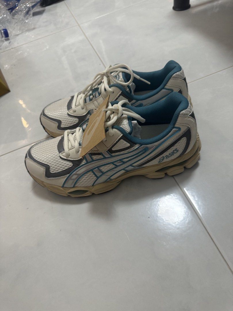 ASICS Gel NYC 2055 (Category: Sneakers) located in Singapore. Submitted by sperkels (Listing ID 1439388292, Image 2). Description: .
