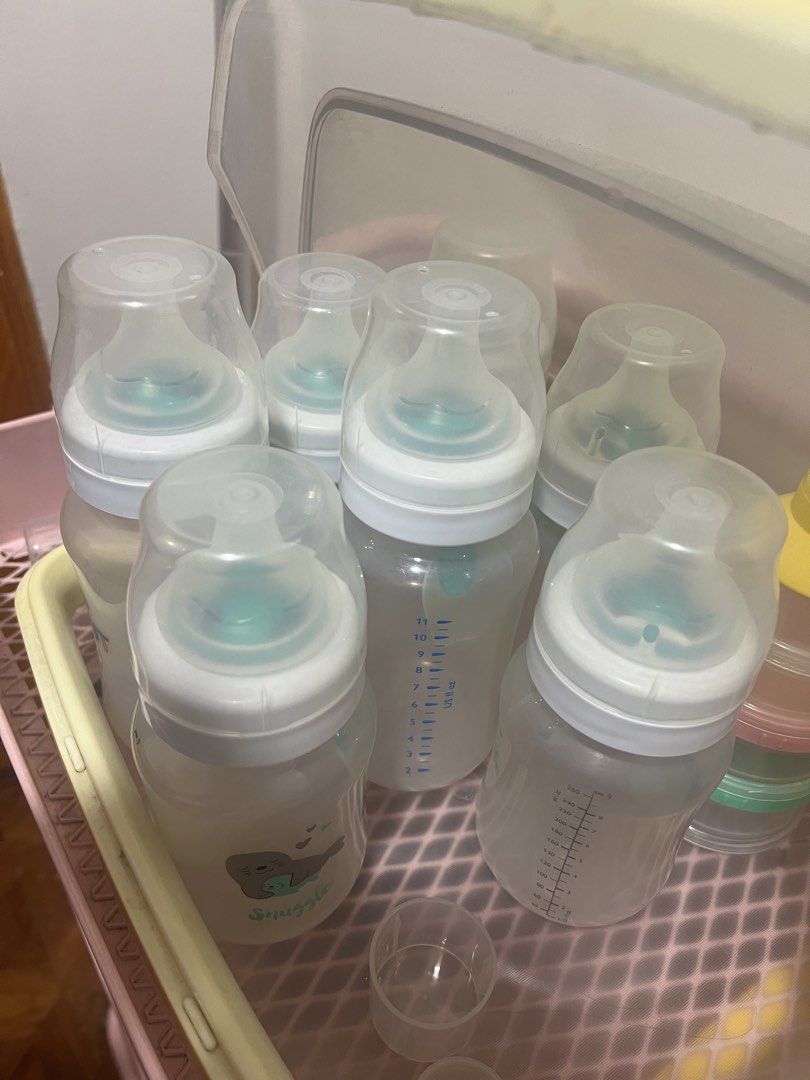Avent Baby Bottles TAKE ALL (Category: Breastfeeding & Bottle Feeding) located in Quezon City. Submitted by modernbabies (Listing ID 1439374971, Image 1). Description: assorted preloved avent baby bottles 9oz and 11oz take all .