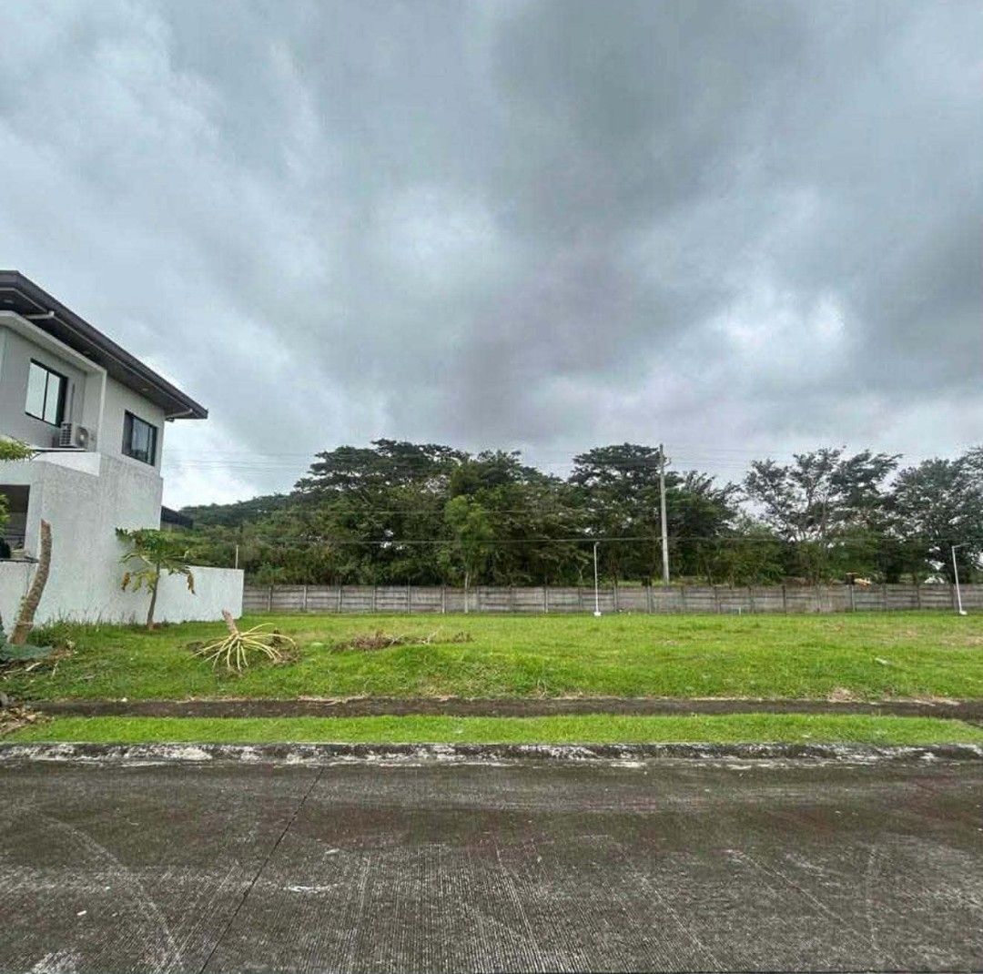 Avida Lot Nuvali (Category: Lot) located in Carmona. Submitted by jylistings (Listing ID 1439296306, Image 1). Description: Avida Settings Nuvali re-sale lot only below the market value! Details: ▪️Lot area 138 sqm ▪️Regular cut ▪️Facing West ▪️Clean title ▪️Asking Price ₱4,416,000 inclusive the 6% CGT Terms of payment ▪️Cash ▪️20% spot downpayment,80% bank financing Other lots available in ASN: ▪️102 sqm,119 sqm,135 sqm,147 sqm,216 sqm,196 sqm,2