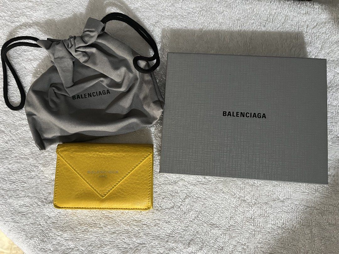 Balenciaga Envelope Wallet (Category: Luxury Bags & Wallets) located in Paranaque City. Submitted by wildfox17 (Listing ID 1439318041, Image 1). Description: .