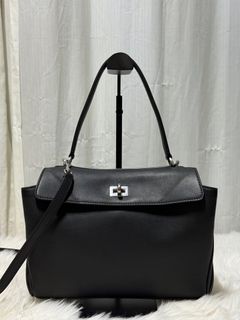 (Category: ) located in . Submitted by shoulderfashion (Listing ID 1439351702, Image 1). Description: .