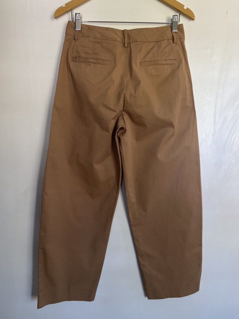 Banana Republic Khaki Trouser (Category: Other Bottoms) located in Las Pinas. Submitted by gaeley (Listing ID 1439272476, Image 3). Description: brand new w/o tag w: 29-30" l: 38" h: 40".