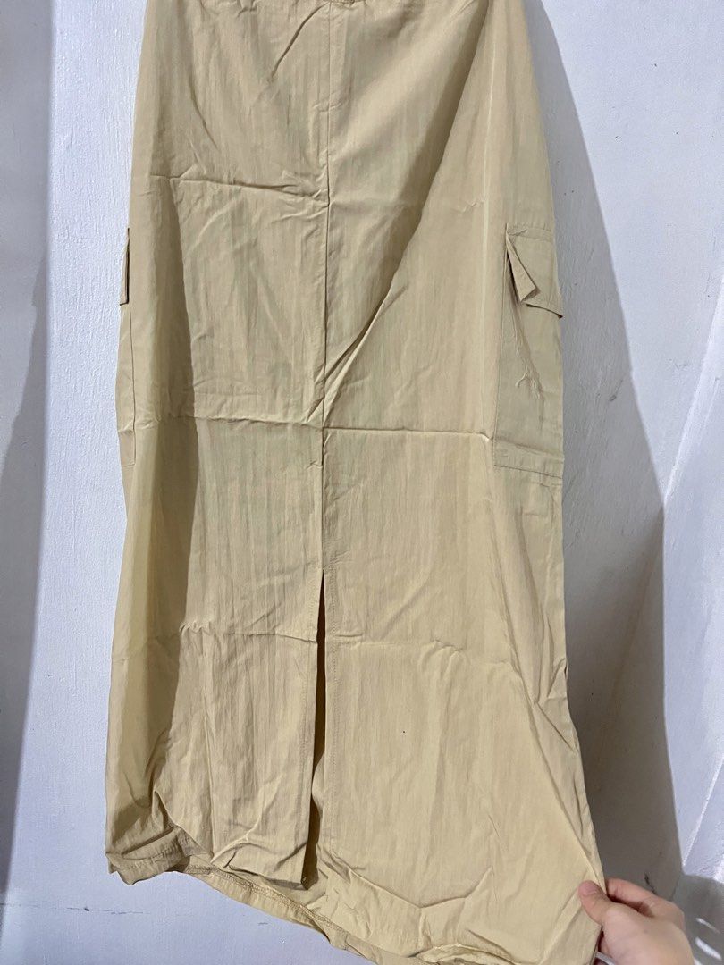 Bangkok Beige Cargo Skirt (Category: Skirts) located in Quezon City. Submitted by g.ysabel (Listing ID 1439295955, Image 2). Description: - Drawstring waist - Two front pockets and two side pockets - Back slit detail - Lightweight material - Brand new with tag and plastic! Got this from Bangkok - Price is still negotiable for sure buyers but please be reasonable 🫶🏻.