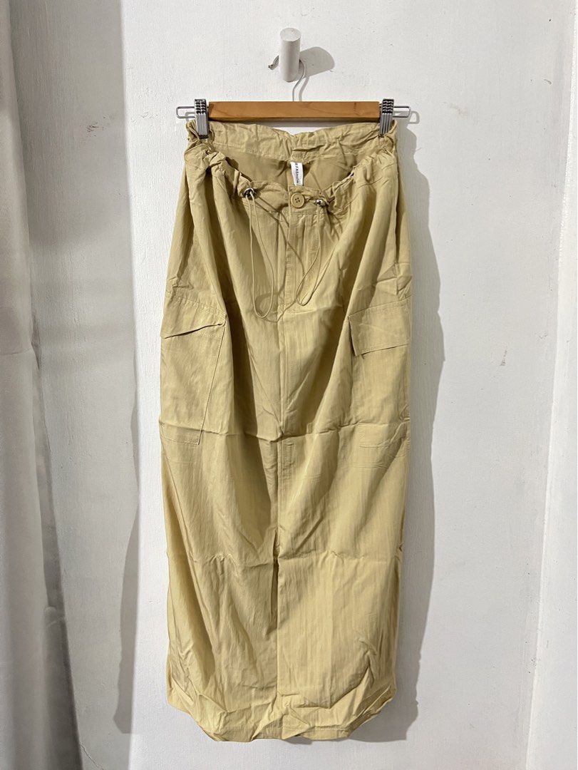 Bangkok Beige Cargo Skirt (Category: Skirts) located in Quezon City. Submitted by g.ysabel (Listing ID 1439295955, Image 1). Description: - Drawstring waist - Two front pockets and two side pockets - Back slit detail - Lightweight material - Brand new with tag and plastic! Got this from Bangkok - Price is still negotiable for sure buyers but please be reasonable 🫶🏻.
