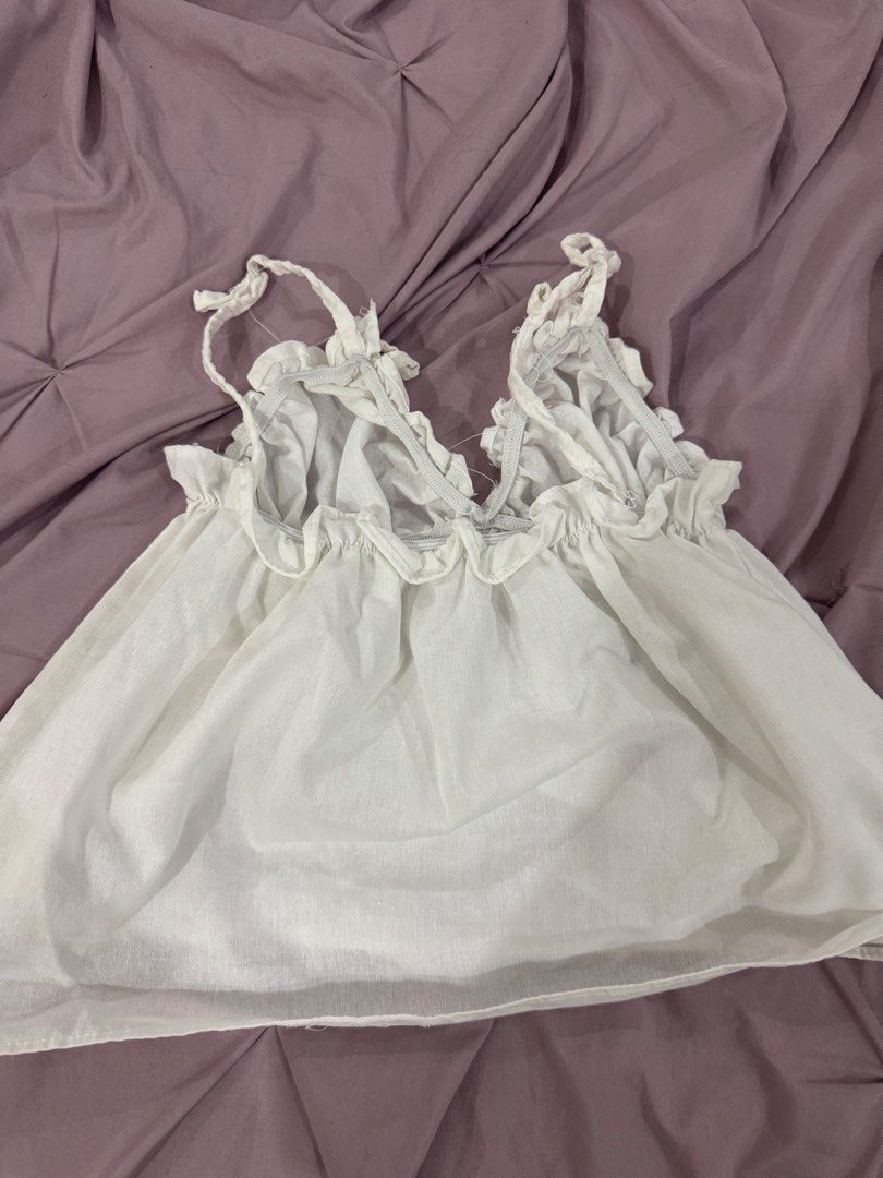 Basic linen summer top (Category: Others Tops) located in Quezon City. Submitted by silenthawk_ecdfe7 (Listing ID 1439375563, Image 3). Description: RFS: doesnt fit me Never used & good condition Medium - XL .