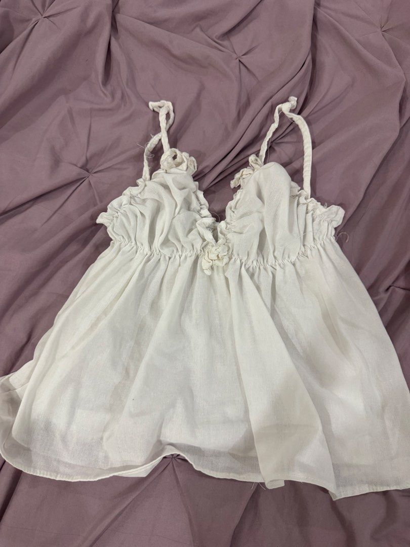 Basic linen summer top (Category: Others Tops) located in Quezon City. Submitted by silenthawk_ecdfe7 (Listing ID 1439375563, Image 1). Description: RFS: doesnt fit me Never used & good condition Medium - XL .