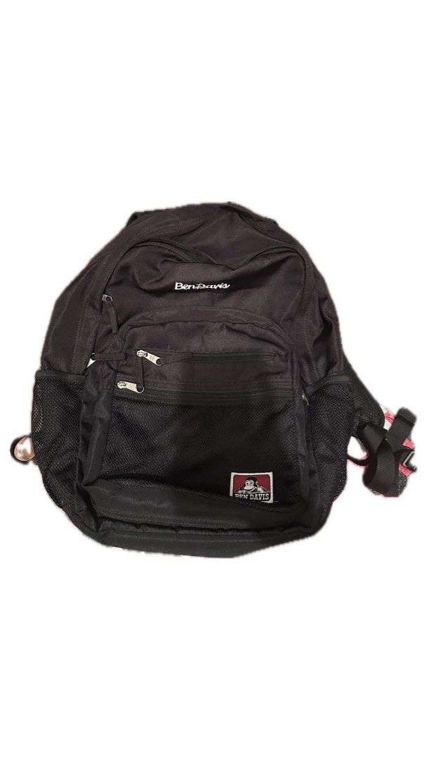 Ben Davis Backpack (Category: Backpacks) located in Klang. Submitted by reezthrift_ (Listing ID 1439366558, Image 1). Description: condition 10/10 macam baru zip semua elok all black nampak faded sebab lampu bilik kuning.