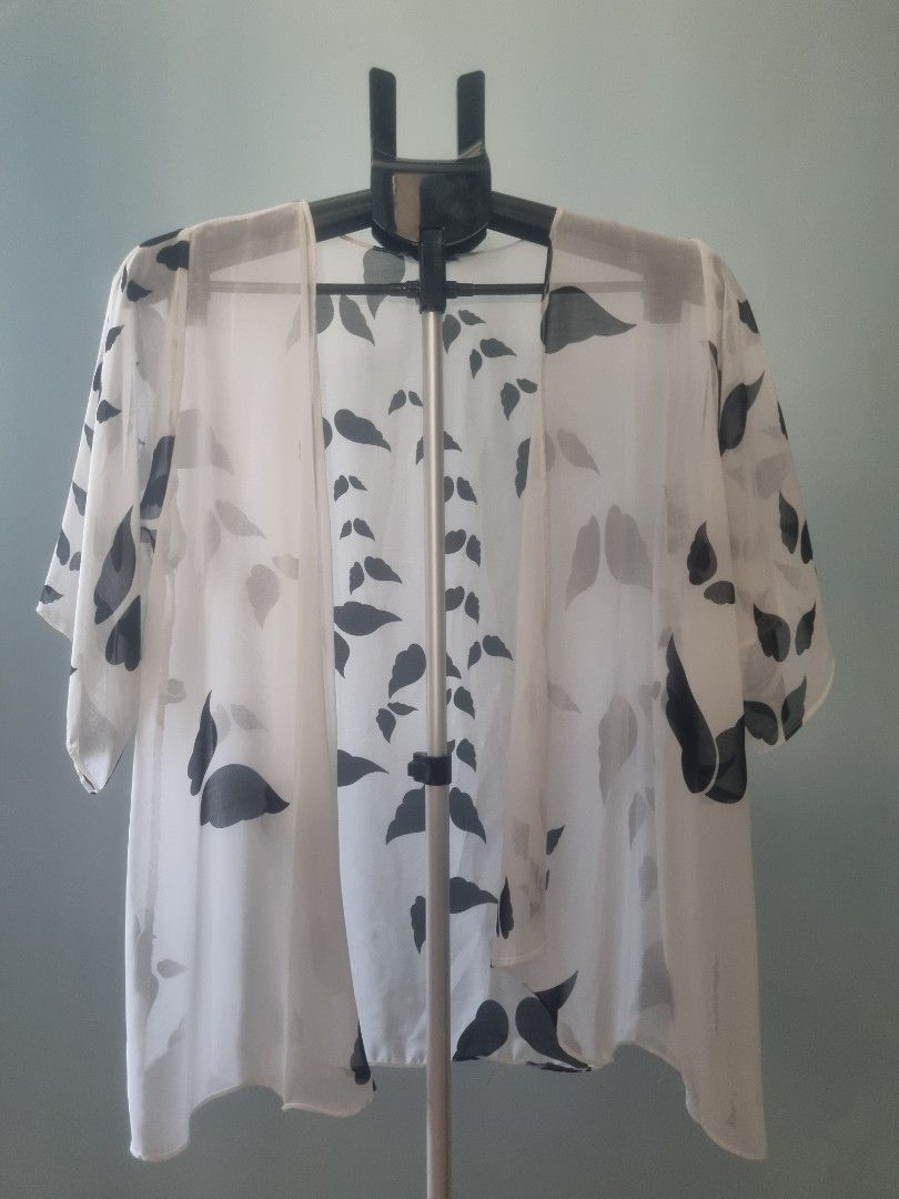 Black & White Print Kimono Cover-up (Category: Coats, Jackets and Outerwear) located in Las Pinas. Submitted by homedispatch (Listing ID 1439351798, Image 2). Description: Product: Black & White Kimono Top Condition: Like new Price: ₱150 Size: Free size Dimensions (approx. when laid flat): • Length: 25" • Shoulders: 15.5" • Underarm: 10" • Arm length: 13" Flaws: No noticeable flaws RfS: Decluttering *Model photos are digitally generated for styli
