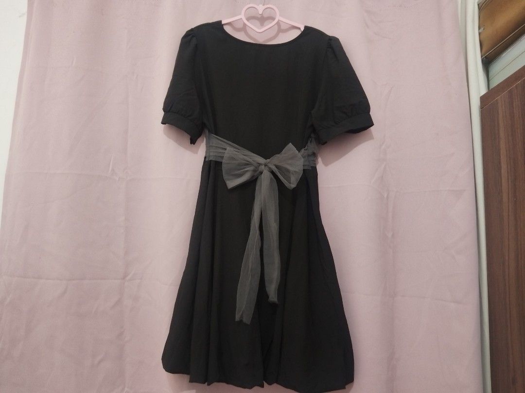 Black Dress with Gray Accents (Category: Dresses) located in Manila. Submitted by everythingmustgo.18 (Listing ID 1439338662, Image 2). Description: - Black dress with gray bodice accent - Short sleeves - Flared skirt - Includes a gray sash - Side zipper - Ideal for special occasions.