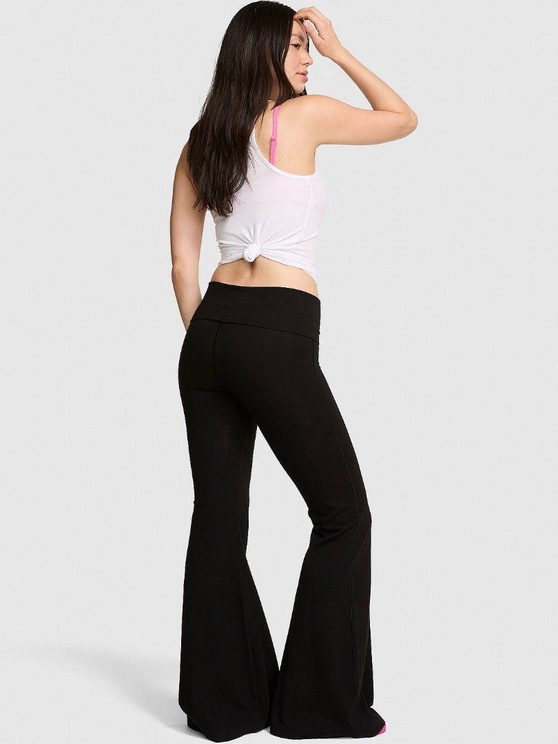 Black Flare Yoga Pants (Category: Activewear) located in Manila. Submitted by endless_thrifts (Listing ID 1439336977, Image 2). Description: - Black flared yoga pants - Wide, comfortable waistband - Made of stretchy material - Full length design - Perfect for yoga and other activities - Solid black color.