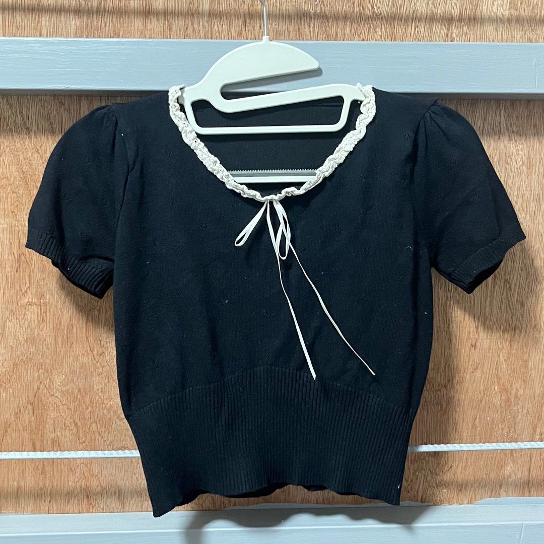 Black Lace Coquette Semi Crop Top (Category: Shirts) located in Quezon City. Submitted by rie.declutter (Listing ID 1439323877, Image 1). Description: .