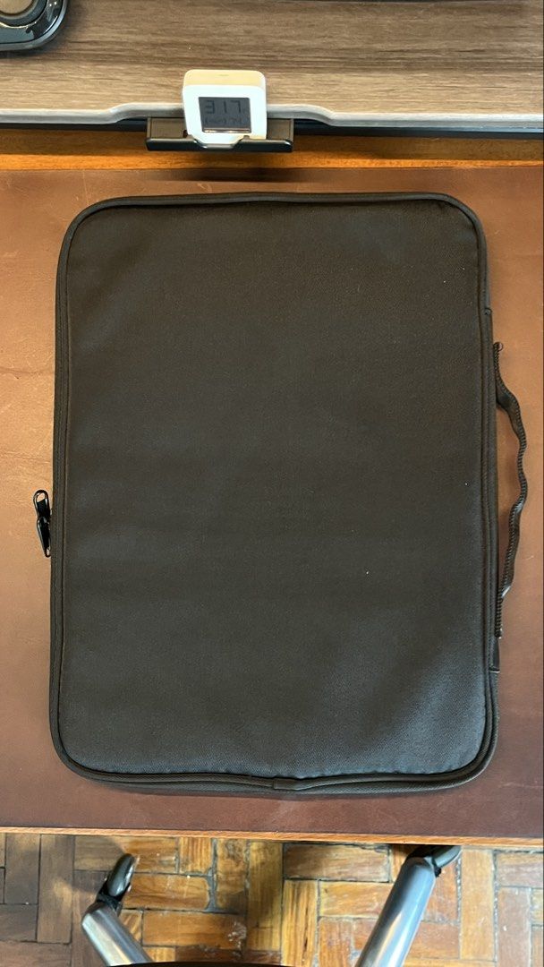 luckluck Laptop Case — Black, 13” (Category: Laptop Bags & Sleeves) located in San Juan City. Submitted by kaelarafer (Listing ID 1439406198, Image 2). Description: luckluck Black Laptop Sleeve with Handle Can fit 13-inch laptops and smaller RFS: Never used .