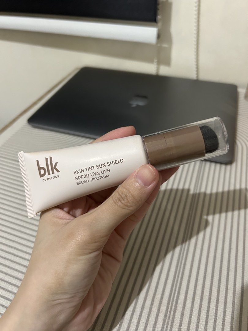 blk universal skin tint - “oat” (Category: Makeup) located in Manila. Submitted by xo.mnstrck (Listing ID 1439392888, Image 2). Description: rfs: not my shade, too light on me • used at least twice lang to test the shade on me • I will clean the brush before shipping it out •no lowballing, orig price is around ₱500+ x sensi .