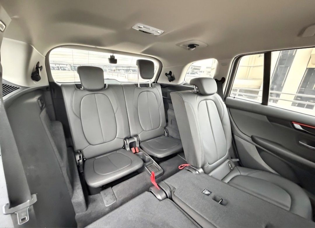 BMW 2 Series Gran Tourer 216i Luxury (A) (Category: Used Cars) located in Singapore. Submitted by goldsilverflowerplanter (Listing ID 1439260940, Image 3). Description: 1 transfer, full agent PML maintained, road tax paid till Oct, very spacious and luxurious 7-seater, original elegant silver, upgraded Hardon and Karon Sound system. keyless start stop. high end wood trimming interior. Electric memory seats, iDrive with Bluetooth/navi, reverse cam