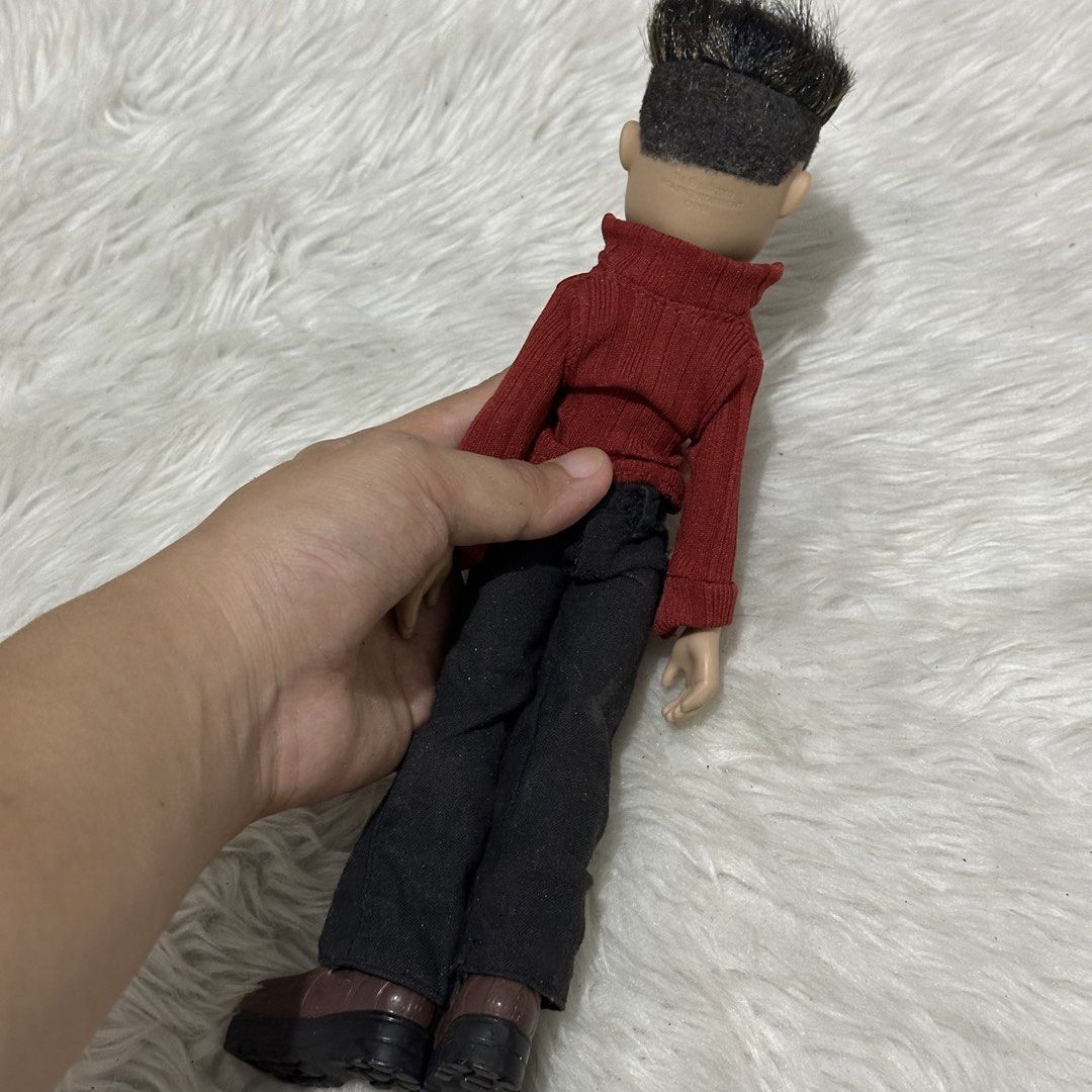Bratz Boyz Eitan - Secret Date Eitan with Outfit 2003 (Category: Kids Toys) located in Las Pinas. Submitted by thestylecapital (Listing ID 1439300394, Image 3). Description: Bratz Boyz Secret Date Doll Eitan With his outfit! Selling as a set only ୨ৎ˚₊‧♡ Selling as is. Please see pics for condition as this is vintage. * his pants are medj powdery na~.
