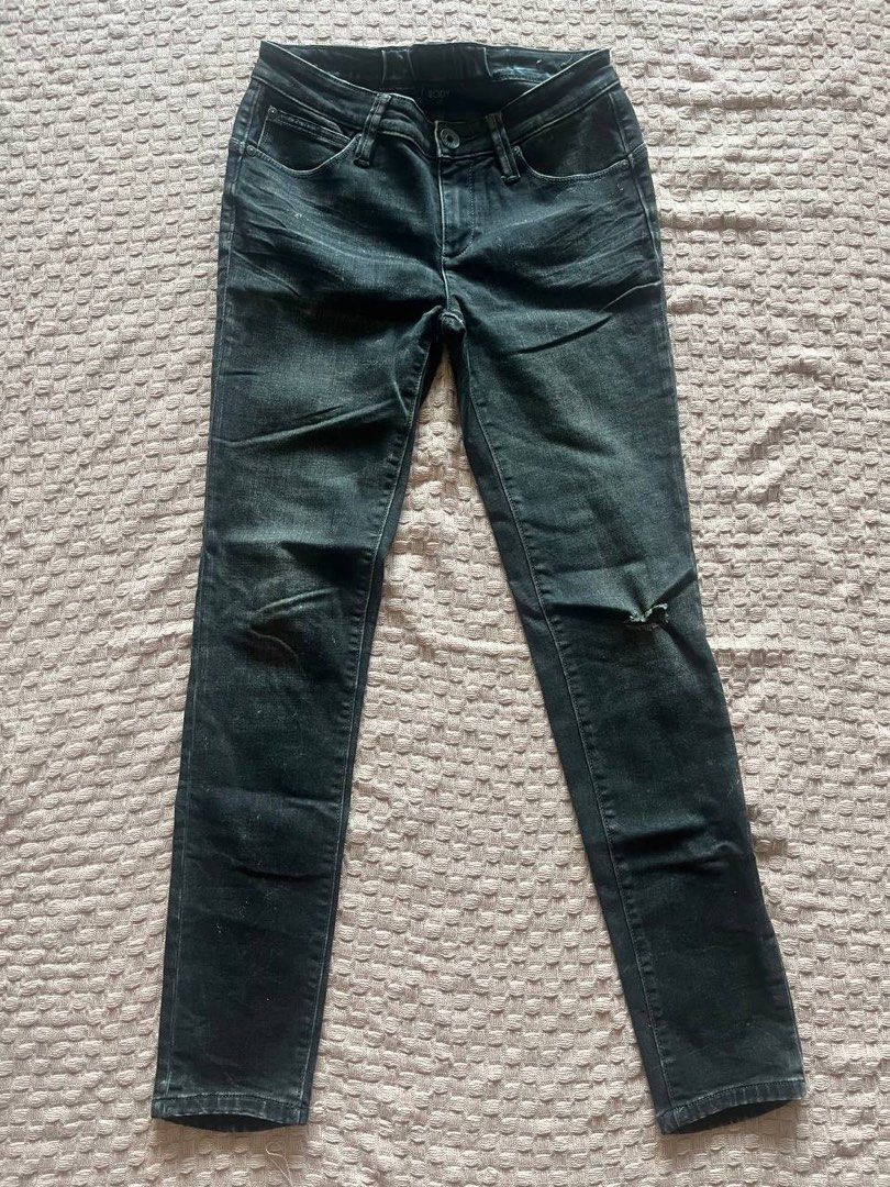Calvin Klein Jeans Body Size 27 (Category: Jeans) located in Mandaluyong City. Submitted by beangoose (Listing ID 1439401927, Image 1). Description: - Black Calvin Klein Jeans - Size: 27 - Distressed style - Features a tear on the knee - Classic five-pocket design - Button and zipper closure - Calvin Klein Jeans logo visible.