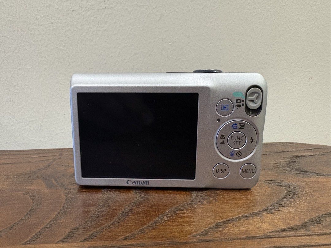 Canon Powershot SD1300 Silver (Category: Cameras) located in Quezon City. Submitted by lux4cheapmnl216 (Listing ID 1439356550, Image 2). Description: 12MP Silver Body No issues with button no lcd burn no lens dust Honest issue: minor vignette sa LCD.