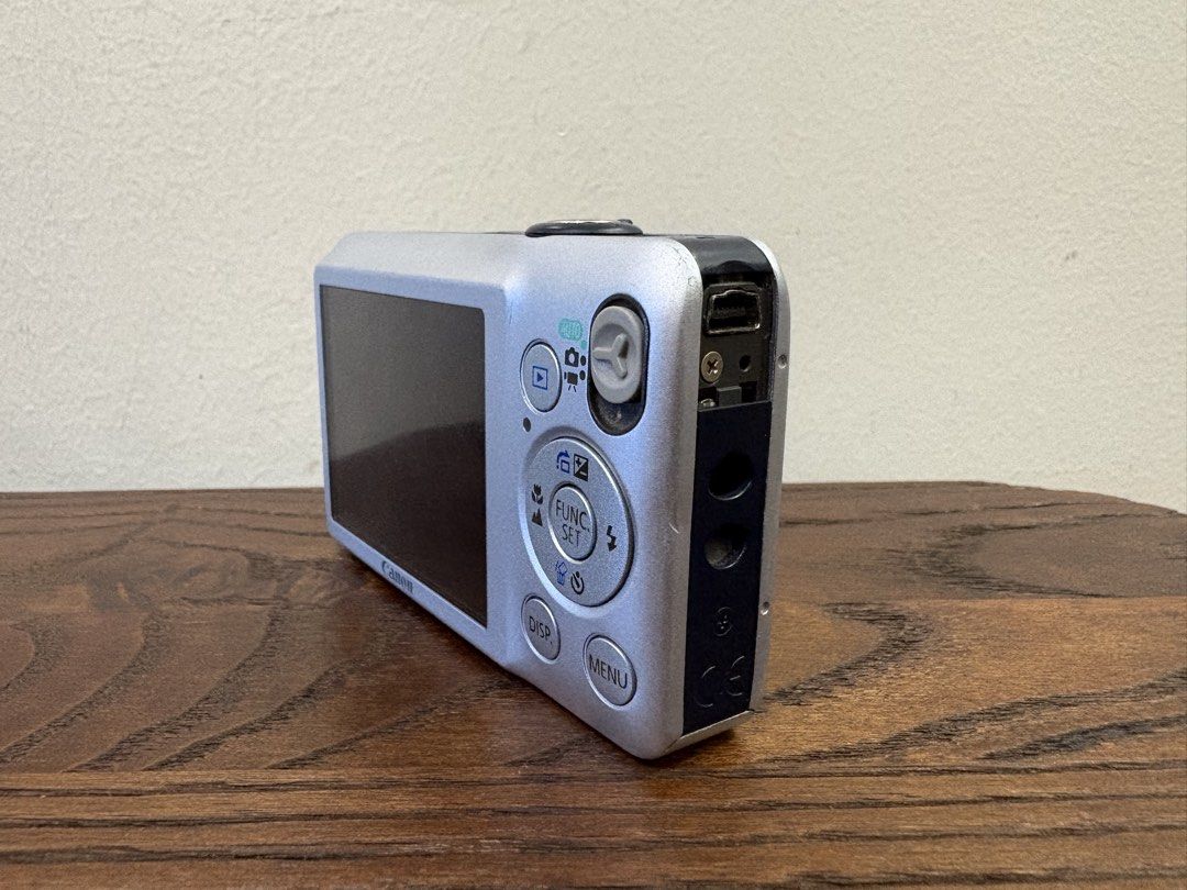Canon Powershot SD1300 Silver (Category: Cameras) located in Quezon City. Submitted by lux4cheapmnl216 (Listing ID 1439356550, Image 3). Description: 12MP Silver Body No issues with button no lcd burn no lens dust Honest issue: minor vignette sa LCD.