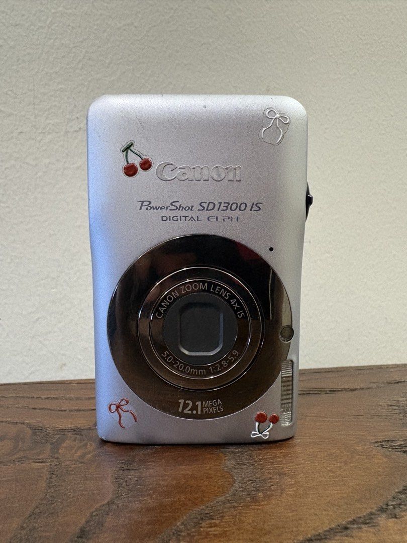 Canon Powershot SD1300 Silver (Category: Cameras) located in Quezon City. Submitted by lux4cheapmnl216 (Listing ID 1439356550, Image 1). Description: 12MP Silver Body No issues with button no lcd burn no lens dust Honest issue: minor vignette sa LCD.