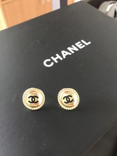 (Category: ) located in . Submitted by vintage.paradise_online.shop (Listing ID 1439296915, Image 1). Description: .