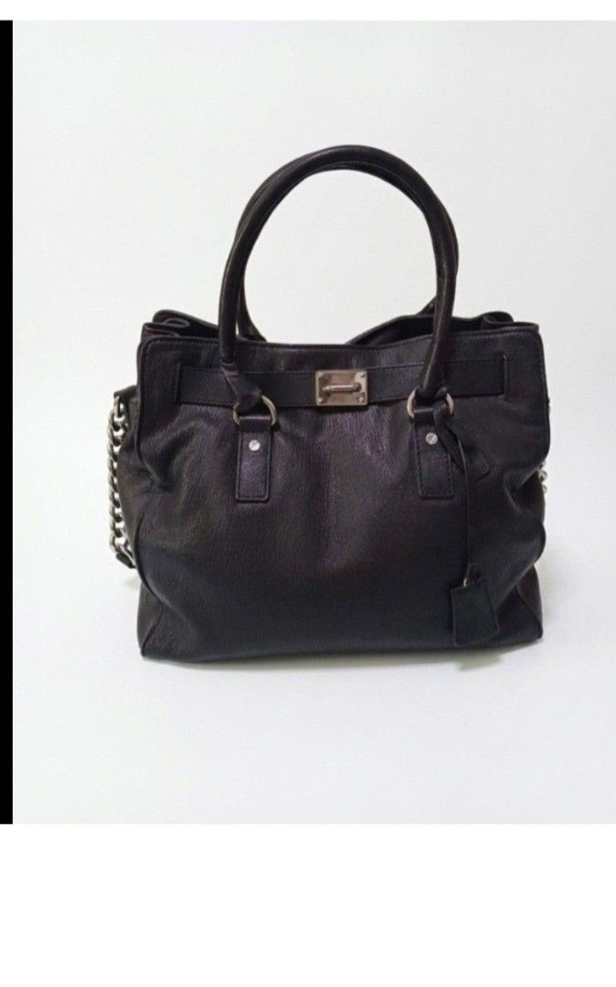 Check out 'AUTHENTIC MICHAEL KORS LEATHER HAMILTON BAG (Category: Luxury Bags & Wallets) located in Manila. Submitted by mikahelmen14622 (Listing ID 1439380912, Image 2). Description: Check out 'AUTHENTIC MICHAEL KORS LEATHER HAMILTON BAG', available at PHP 3,500 on massage me if you have any questions sizing 😉.