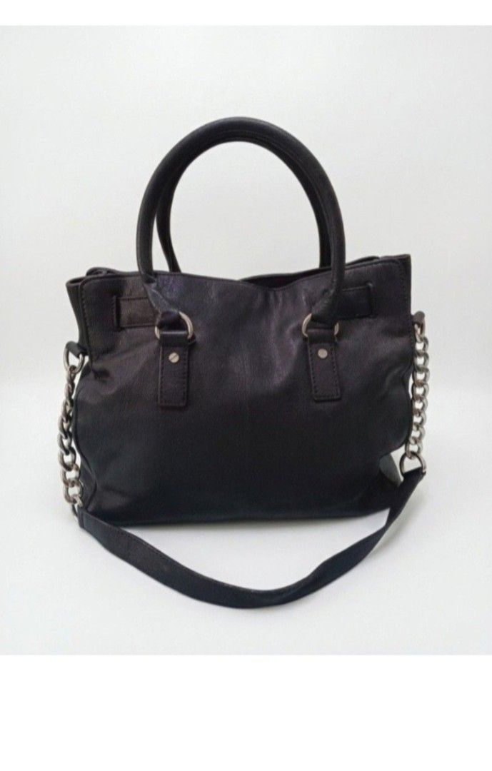 Check out 'AUTHENTIC MICHAEL KORS LEATHER HAMILTON BAG (Category: Luxury Bags & Wallets) located in Manila. Submitted by mikahelmen14622 (Listing ID 1439380912, Image 3). Description: Check out 'AUTHENTIC MICHAEL KORS LEATHER HAMILTON BAG', available at PHP 3,500 on massage me if you have any questions sizing 😉.