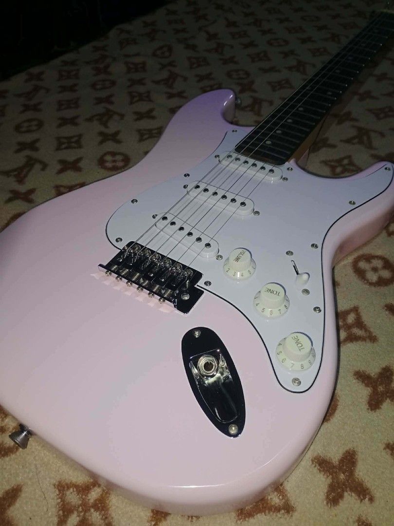 Clifton Stratocaster for sale (Category: Musical Instruments) located in Caloocan City. Submitted by realvanilla.icecream (Listing ID 1439404047, Image 2). Description: FOR SALE / SWAP SA IPHONE 38 inches Good as new condi, bagay sa beginners Freebies included: •Bag •Guitar strap •Tuner •Guitar picks •Allen wrenches / tools Open for swap: iPhone 11 and up Location: Maypajo, Caloocan DM if interested..