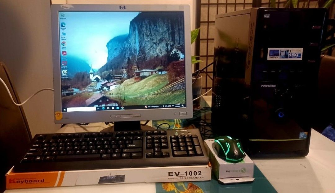 COMPUTER SET (Category: Desktops) located in Kuala Lumpur. Submitted by simonhow79306 (Listing ID 1439265131, Image 1). Description: 🔆BASIC COMPUTER SET 🔆 🖥️ CPU (in front got sticker mark) * Intel Core2Duo E7500 processor * 4GB RAM * 1TB SATA Hard Disk * POWERLOGIC ATX casing and power supply * NO wi-fi adapter * Support to Windows 10 🖥️ MONITOR * HP L1906 LCD SQUARE Monitor * Screen image👌👍 * 19-inch diagonal, TFT Square LCD * Contrast Ra