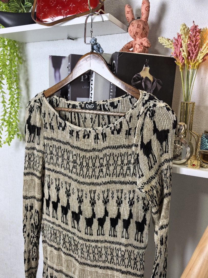 D&G DOLCE & GABBANA dress (Category: Luxury Apparel) located in Baguio. Submitted by ashzachary (Listing ID 1439379396, Image 3). Description: D&G DOLCE & gabbana dress Condition :Excellent condition Color rate 10/10 Size : Medium Inches:W19/L31 semi 32 No issues No flaws Super ganda sa personal Pm. More details Good quality Plsss 📌No Bogus 📌No return MOP What you see is what you get PALAWAN, CEBUNA GCASH AND BDO Reminder😊 We're selling thrift