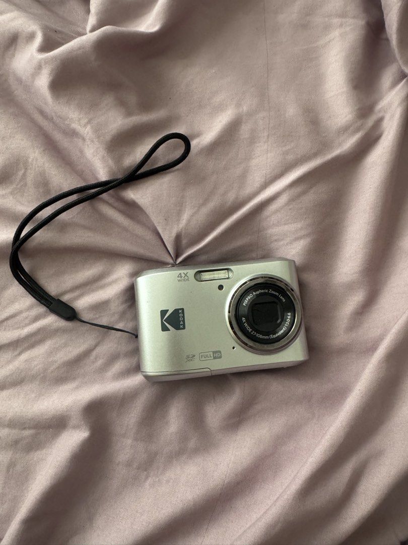 Digi camera kodak fz45 (Category: Cameras) located in Quezon City. Submitted by silenthawk_ecdfe7 (Listing ID 1439307546, Image 1). Description: Brand new (only used 2-3 times) No issues Was bought in USA in dec 14 2025 Can do meet-ups RFS: doesnt use it.