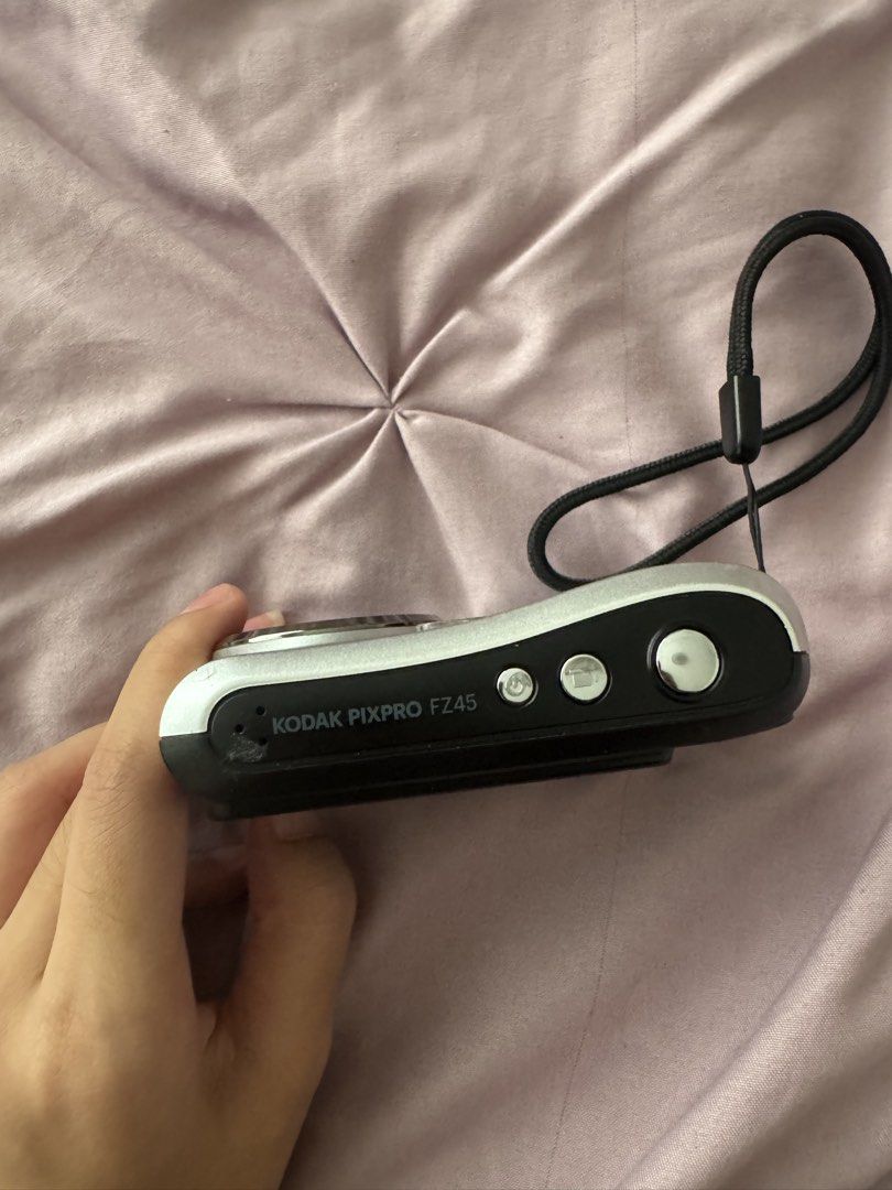 Digi camera kodak fz45 (Category: Cameras) located in Quezon City. Submitted by silenthawk_ecdfe7 (Listing ID 1439307546, Image 3). Description: Brand new (only used 2-3 times) No issues Was bought in USA in dec 14 2025 Can do meet-ups RFS: doesnt use it.