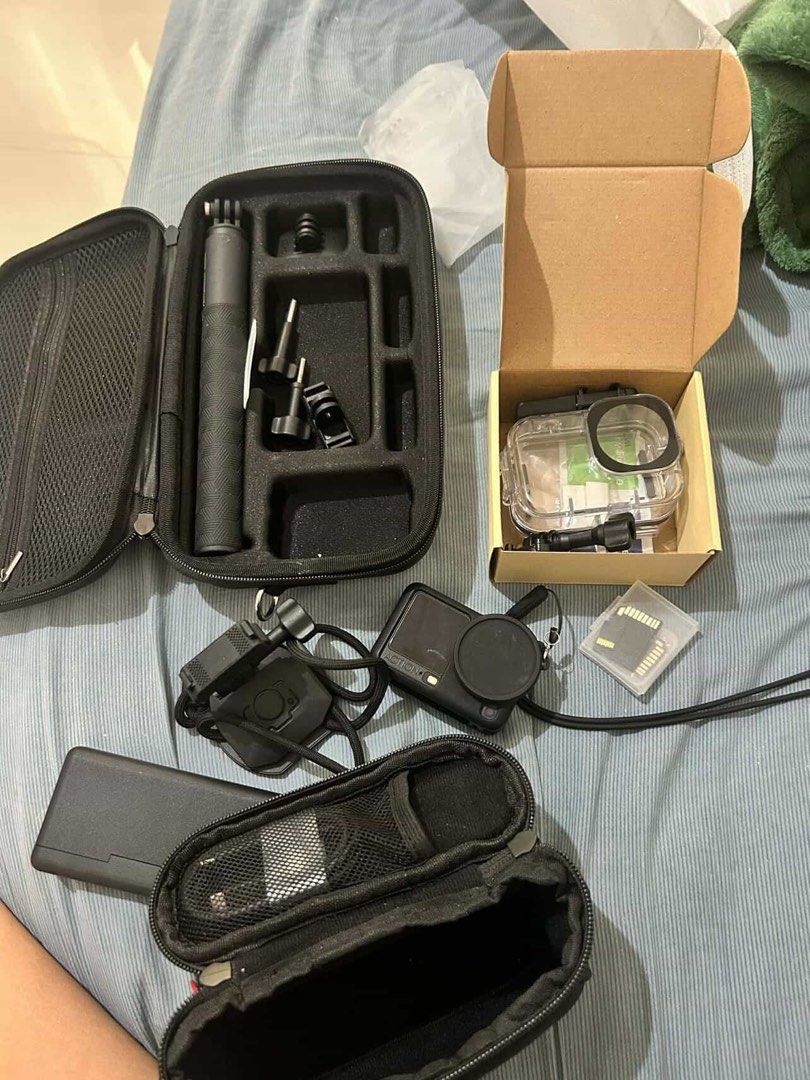 DJI Osmo Action 6 (Category: Camera Bags & Carriers) located in Pasay City. Submitted by queen_07100 (Listing ID 1439313515, Image 1). Description: dji osmo action 6 adventure combo with a lot of accessories! under warranty (with box) kakabili lang -31k (with freebies worth of 4k) -unli check upon meet up -rfs. need funds .