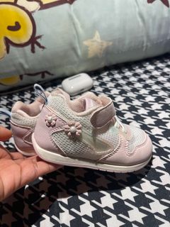 （分類：）位於 。 由 stitcheessss 提交（商品編號 1439385139，圖片 1）。簡介： 。