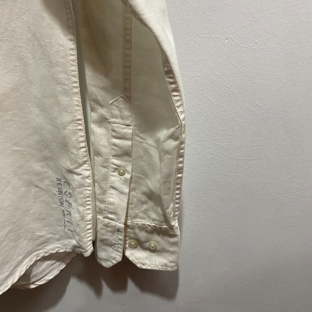 Espirit double-pocket linen shirt S/M (Category: Formal Shirts) located in Antipolo. Submitted by bentakahitanoano (Listing ID 1439416043, Image 3). Description: Still in good condition Size medium 55% linen 45% cotton Pit to pit 20 Length 27.5.