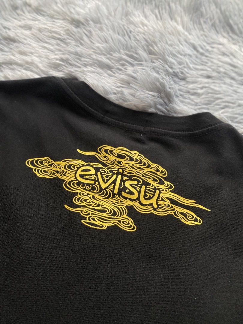 EVISU BIG PRINT SHIRT (Category: Tshirts & Polo Shirts ) located in Cavite. Submitted by lwrnc.444 (Listing ID 1439377970, Image 3). Description: EVISU BIGPRINT SHIRT GOOD CONDITION COMPLETE TAGS DIMES WIDTH 19 LENGTH 27.5 🏷️199+SHIPPING FEE DASMARIÑAS CAVITE LOC.