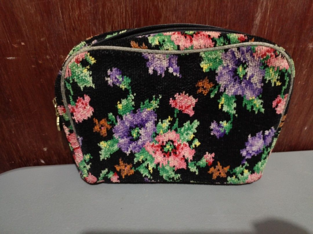 Feiler Floral Cosmetic Bag (Category: Purses & Pouches) located in San Jose del Monte. Submitted by m_nshop (Listing ID 1439349510, Image 2). Description: - Brand: Feiler - Design: Floral pattern on black background - Closure: Zippered with gold-toned pull - Interior: Small zippered pocket - Size: Approximately 8 inches (length) x 6 inches (height) PRELOVED NEEDS CLEANING AND WASHING FROM JAPAN AUCTION NO COD PAYMENT FIRST LALAMOVE OR JNT COURIER