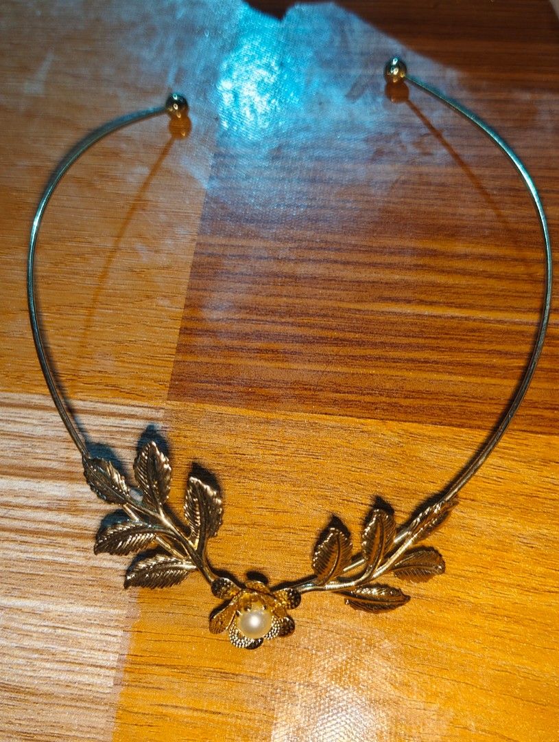 Floral Leaf Choker Necklace (Category: Necklaces) located in Cebu City. Submitted by geemoments (Listing ID 1439263131, Image 2). Description: - Elegant gold-toned choker necklace - Features a floral and leaf design - Delicate wire with decorative leaves - Central flower with a pearl-like center - Perfect for adding a touch of nature-inspired elegance.