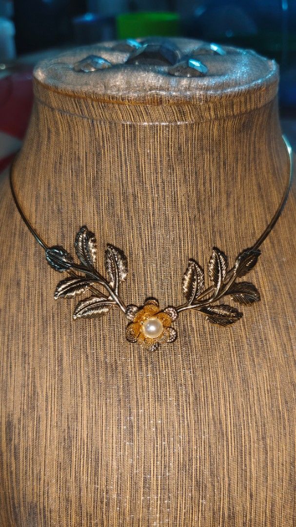 Floral Leaf Choker Necklace (Category: Necklaces) located in Cebu City. Submitted by geemoments (Listing ID 1439263131, Image 1). Description: - Elegant gold-toned choker necklace - Features a floral and leaf design - Delicate wire with decorative leaves - Central flower with a pearl-like center - Perfect for adding a touch of nature-inspired elegance.