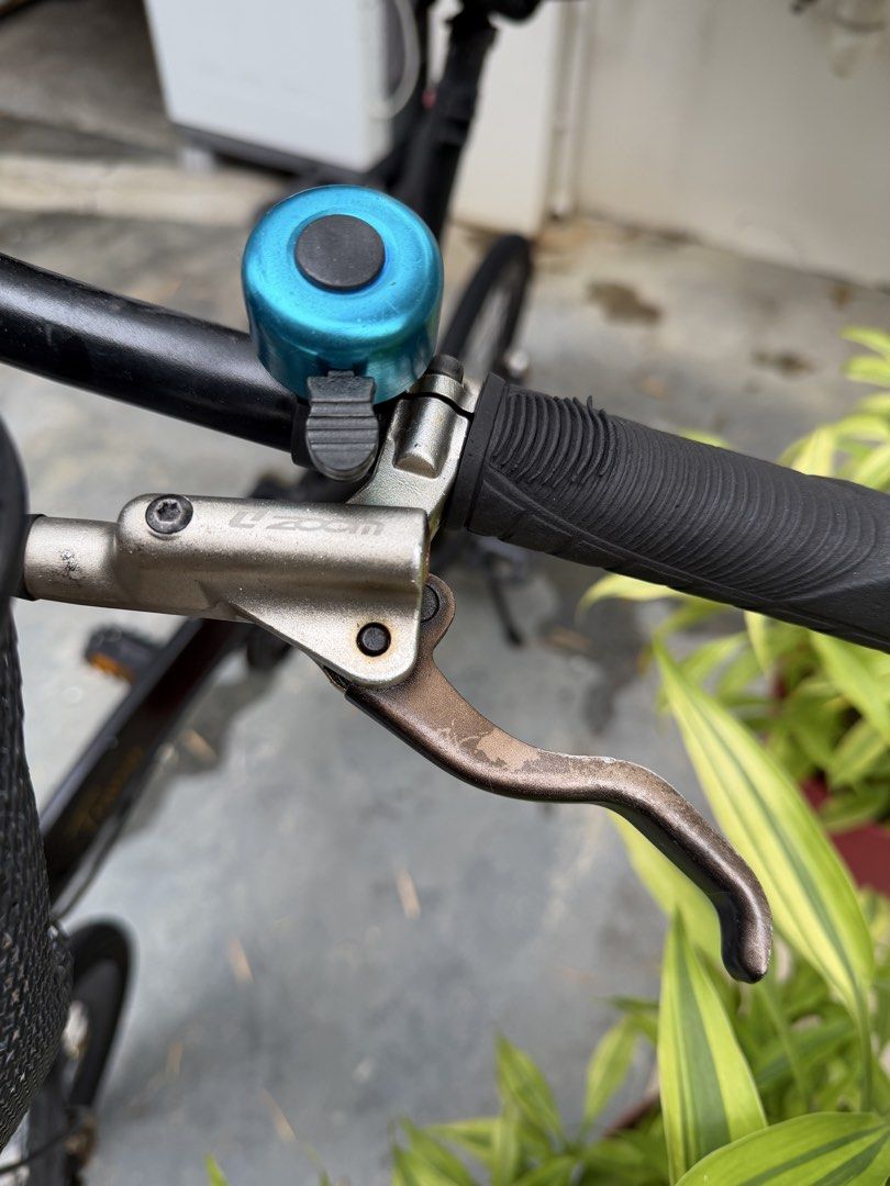 Foldable Bicycle Java (Category: Bicycles) located in Singapore. Submitted by black_pink8 (Listing ID 1439392551, Image 3). Description: The bike has new tires that were just replaced recently, and the brake fluid was changed recently as well. Foldable bike for sale Rideable condition Gear shifter needs replacement/repair Brake working Bicycle self collection: 331 Upper Paya Lebar Rd, Singapore 534949.