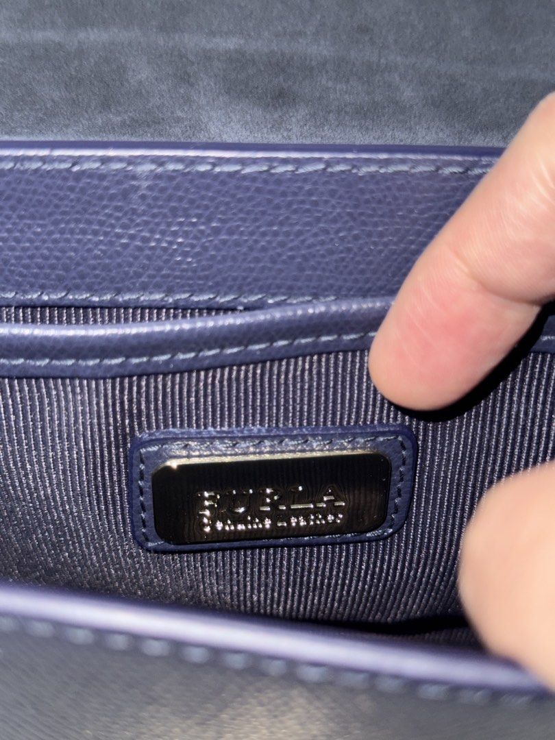 Authentic Furla Metropolis Medium Crossbody Bag (Category: Luxury Bags & Wallets) located in Davao. Submitted by goodsbykristina (Listing ID 1439387355, Image 3). Description: Furla metropolis navy blue chain bag good as new bought in japan clean inside and out what you see is what you get . Dm for additional info can meet up around davao city area and ship nationwide. Lovation davao city.