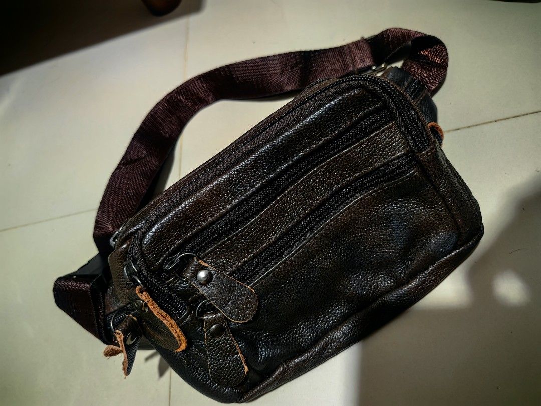 Genuine Leather belt bag (Category: Luxury Bags & Wallets) located in Cavite. Submitted by jjcollectiveshop (Listing ID 1439366479, Image 2). Description: ganda ng leather nito. solid.