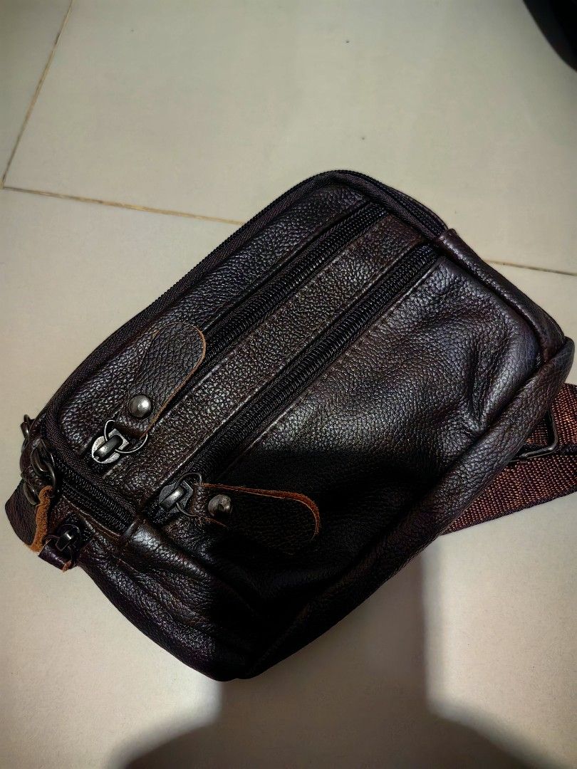 Genuine Leather belt bag (Category: Luxury Bags & Wallets) located in Cavite. Submitted by jjcollectiveshop (Listing ID 1439366479, Image 1). Description: ganda ng leather nito. solid.