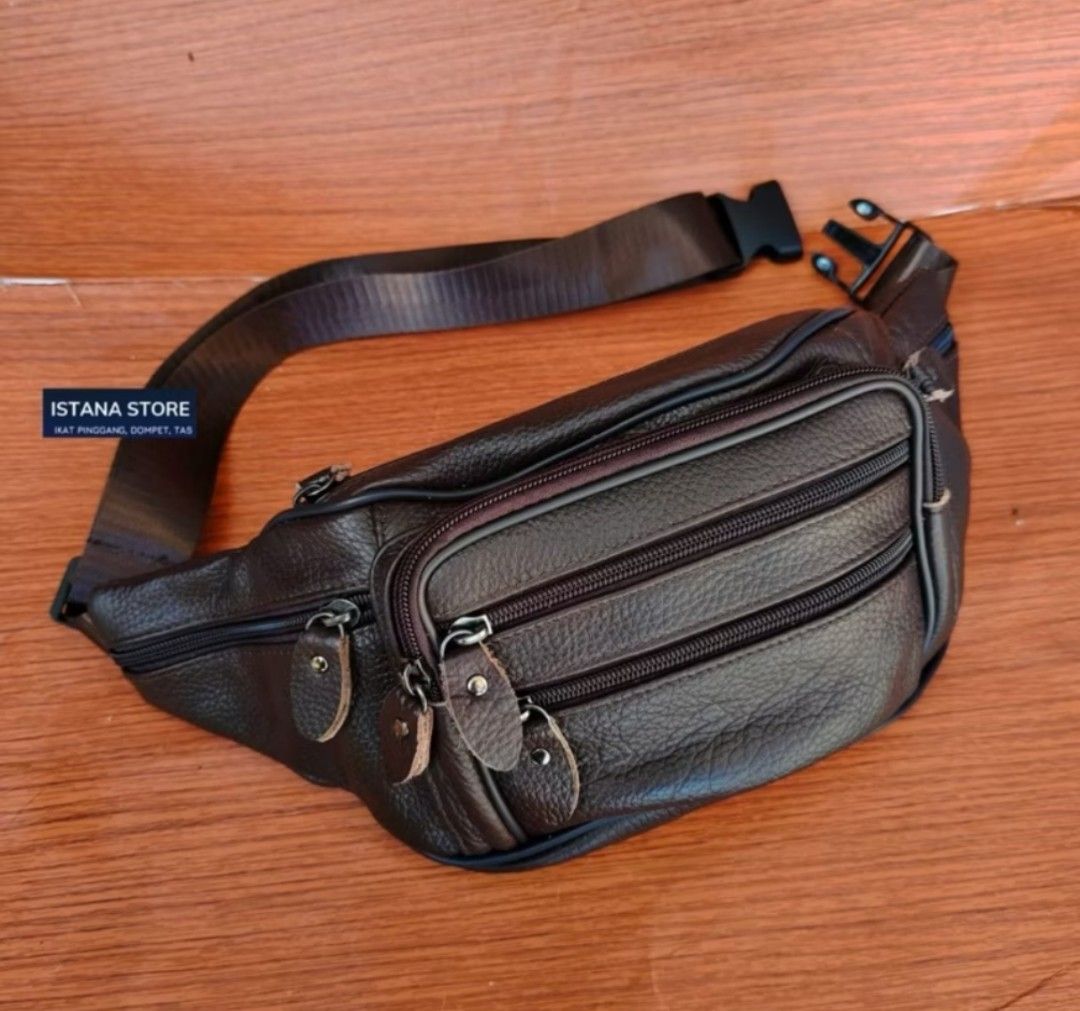 Genuine Leather belt bag (Category: Luxury Bags & Wallets) located in Cavite. Submitted by jjcollectiveshop (Listing ID 1439366479, Image 3). Description: ganda ng leather nito. solid.