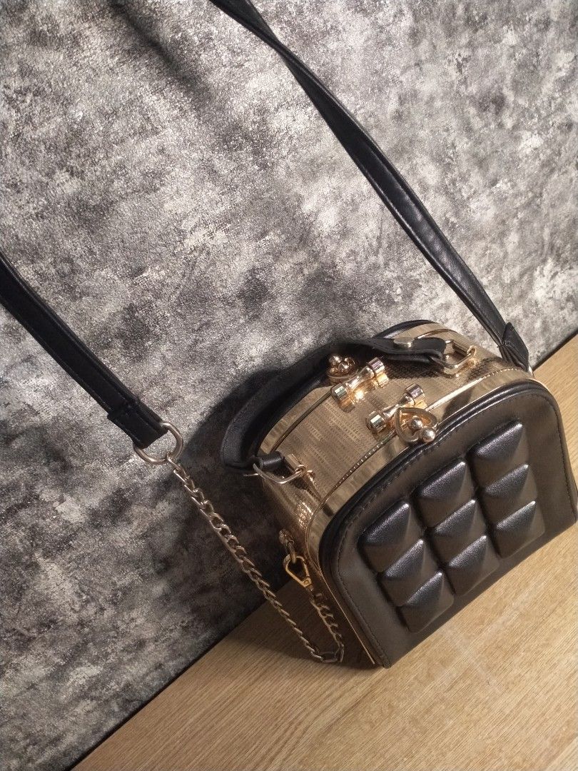 gothic-style 3D pyramid studded box handbag/purse (Category: Luxury Bags & Wallets) located in Manila. Submitted by 4jeixll (Listing ID 1439294512, Image 3). Description: Meet up and gcash SM Tarlac Paniqui Waltermart Guimba if you don't trust me I can provide ID -School ID -National ID.